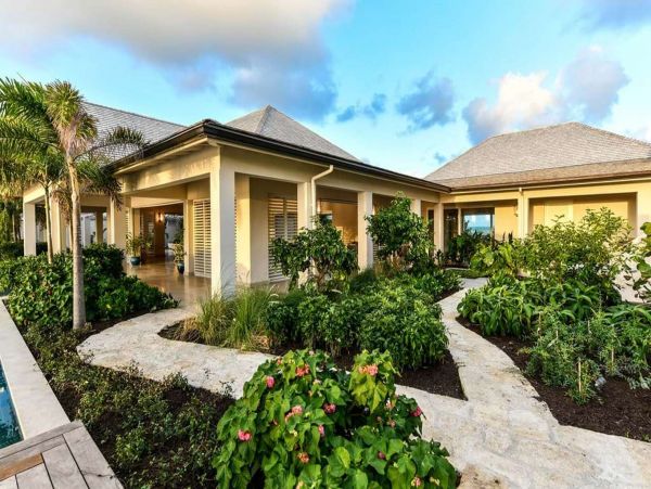 Antigua Barbuda Home 1001425