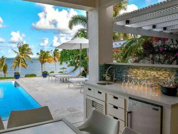 Antigua Barbuda Home 1001445
