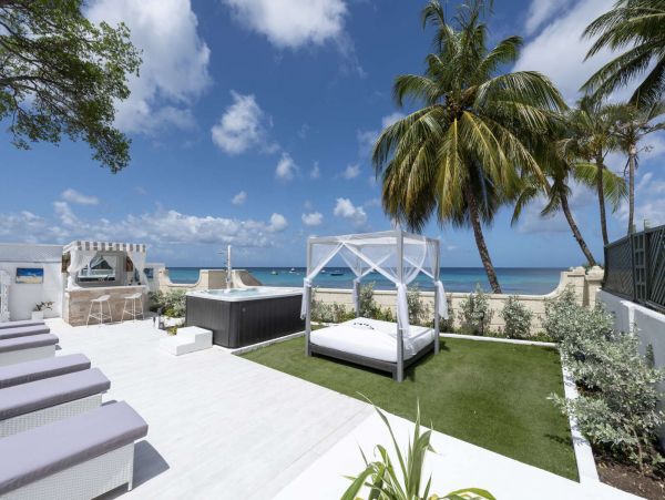 Luxury Beachfront with 5 Bedrooms in Barbados