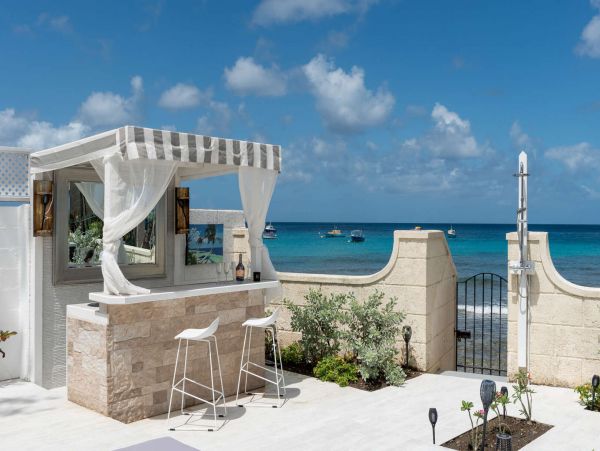 Luxury Beachfront with 5 Bedrooms in Barbados