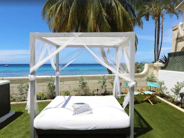 Luxury Beachfront with 5 Bedrooms in Barbados
