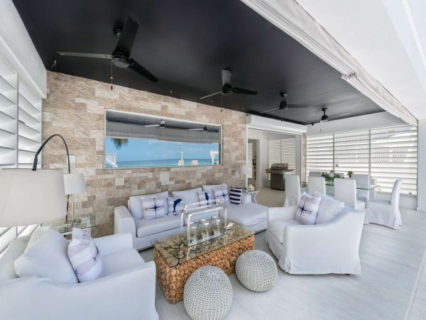 Luxury Beachfront with 5 Bedrooms in Barbados