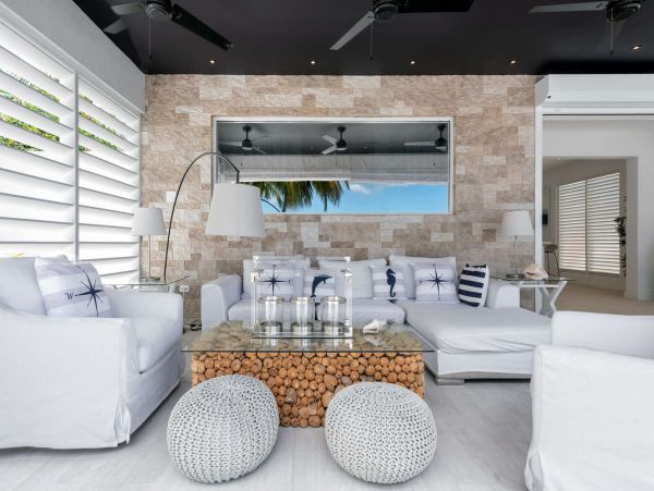 Luxury Beachfront with 5 Bedrooms in Barbados