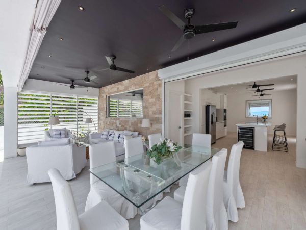 Luxury Beachfront with 5 Bedrooms in Barbados