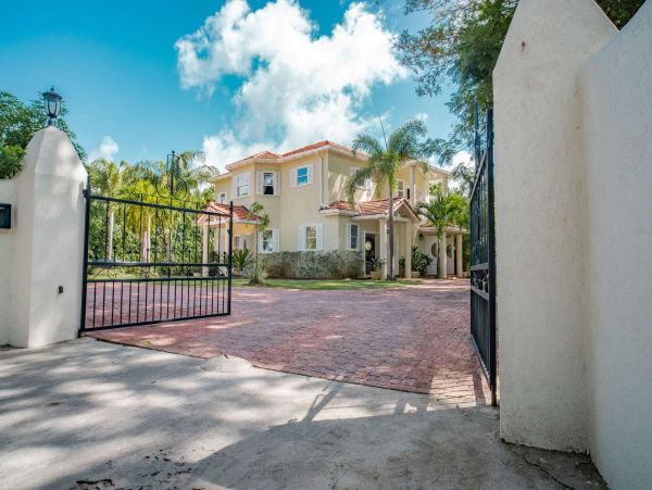 Barbados Home 1001585