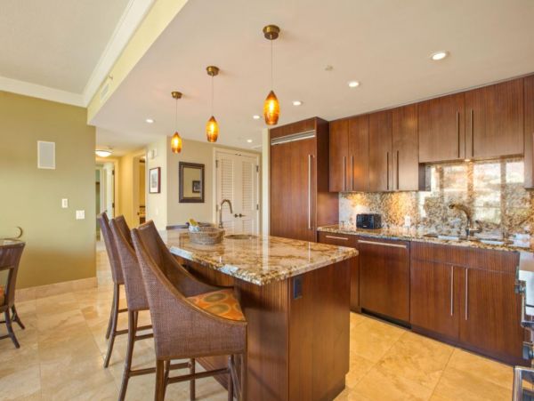 A Stunning Three Bedroom Lahaina Vacation Getaway Sleeps 8