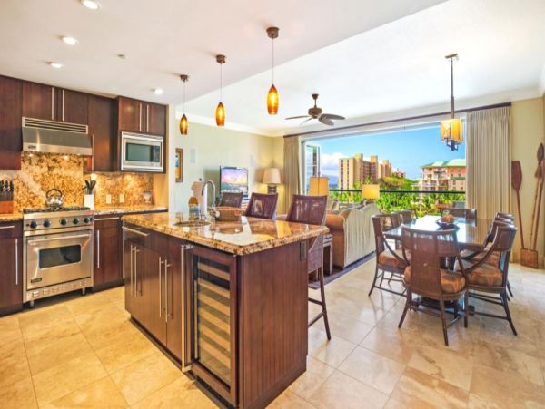 A Stunning Three Bedroom Lahaina Vacation Getaway Sleeps 8