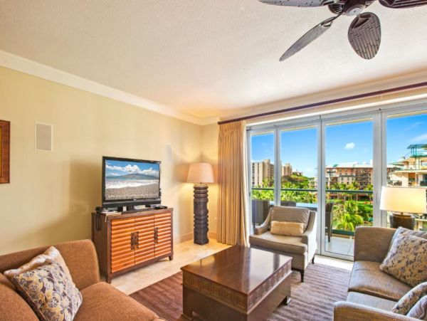 A Stunning Three Bedroom Lahaina Vacation Getaway Sleeps 8