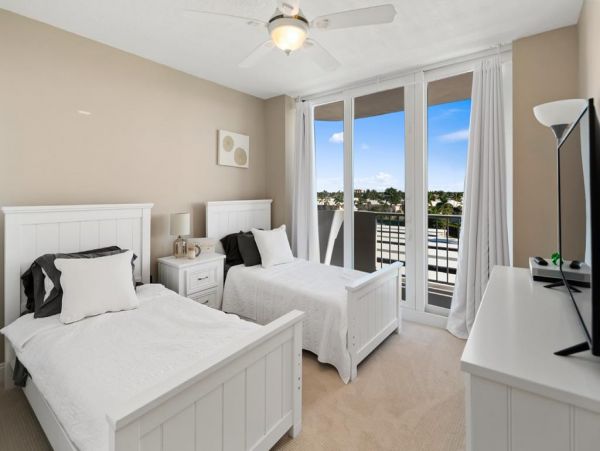 Marco Two Bedroom Condo Full Ocean Views & Community Pool