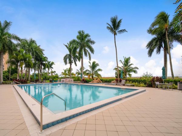 Marco Two Bedroom Condo Full Ocean Views & Community Pool