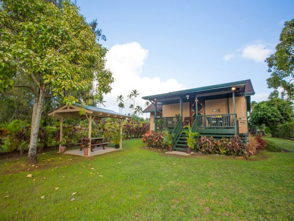 Charming Hanalei Bay 2-Bedroom Cottage with Mountain Views