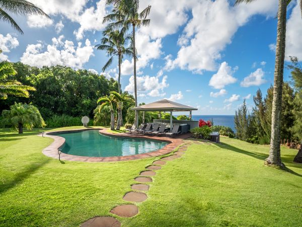 Kauai Vacation Rentals - Luxury Oceanfront Estate in Kilauea