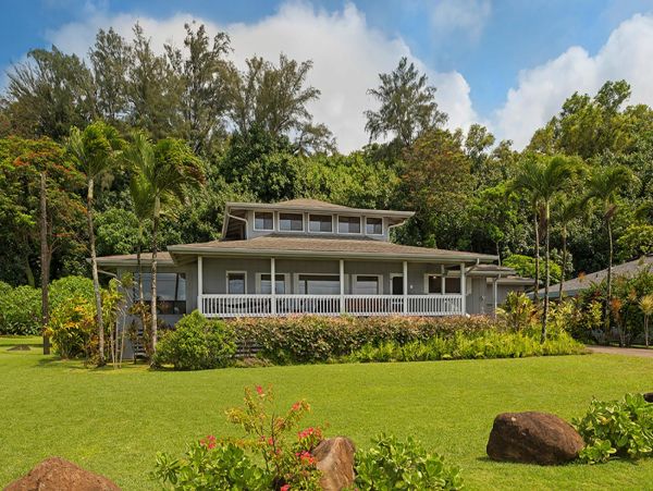 Oceanfront Lovely Vacation Villa in Princeville Sleeps 8