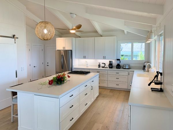 Oceanfront Lovely Vacation Villa in Princeville Sleeps 8