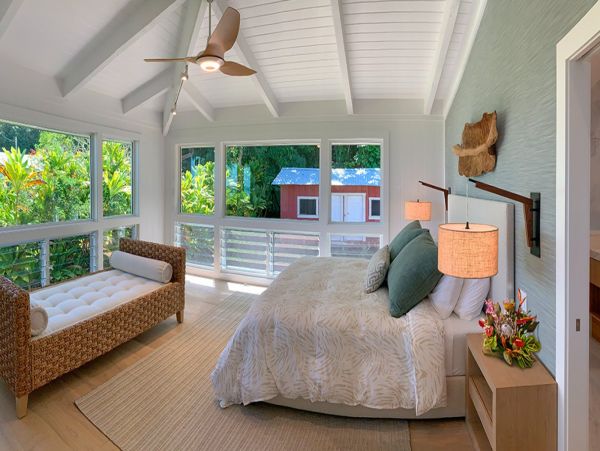 Oceanfront Lovely Vacation Villa in Princeville Sleeps 8