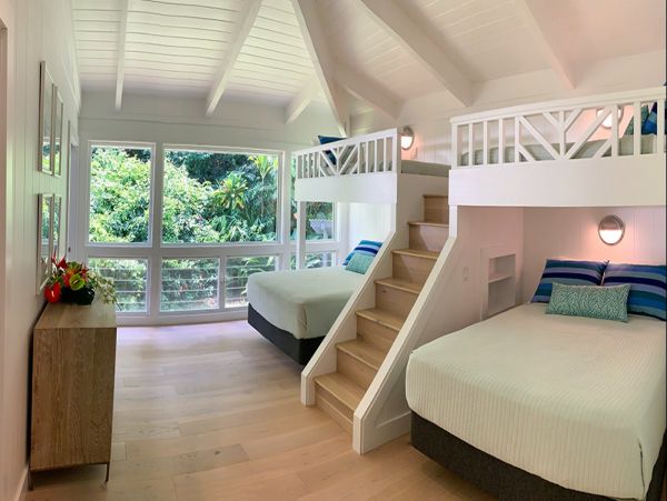 Oceanfront Lovely Vacation Villa in Princeville Sleeps 8