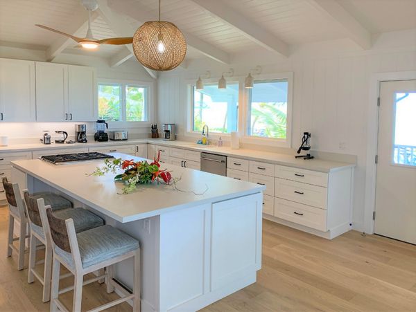 Oceanfront Lovely Vacation Villa in Princeville Sleeps 8