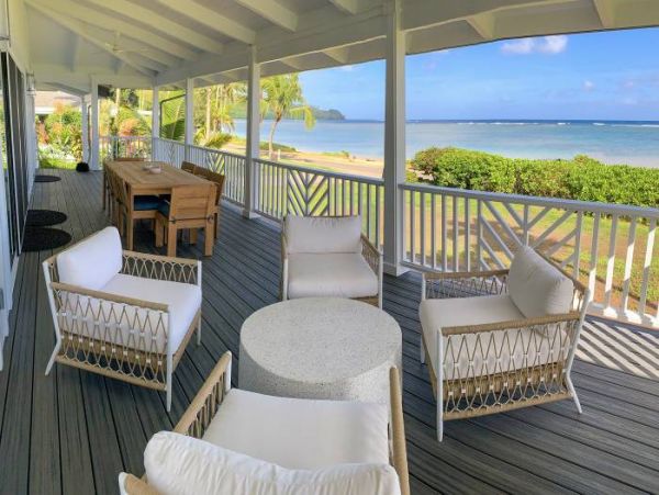 Oceanfront Lovely Vacation Villa in Princeville Sleeps 8