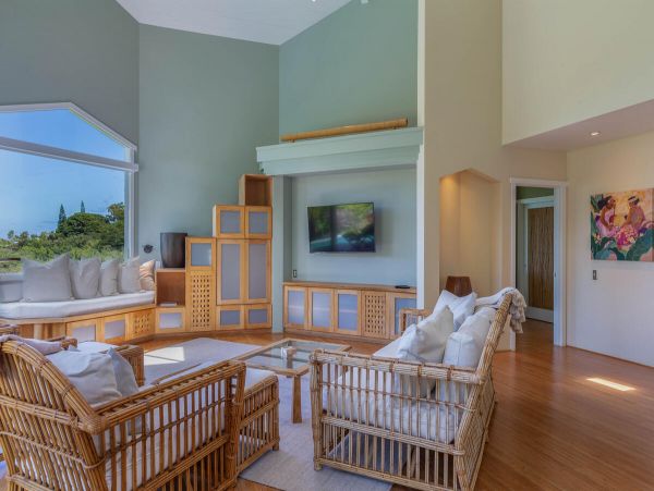 Princeville Vacation Home Two Bedrooms + Den with Pool