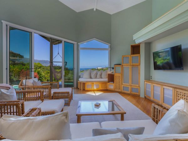 Princeville Vacation Home Two Bedrooms + Den with Pool