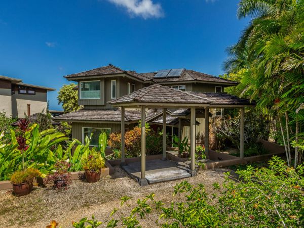 Princeville Vacation Home Two Bedrooms + Den with Pool