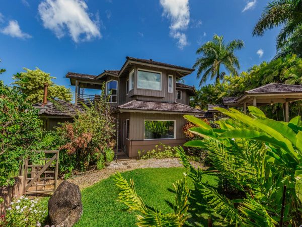 Princeville Vacation Home Two Bedrooms + Den with Pool