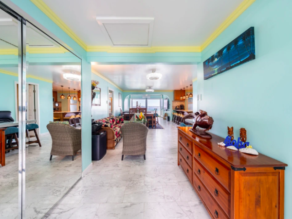 Oceanfront Luxury Retreat Between Hauula and Punaluu