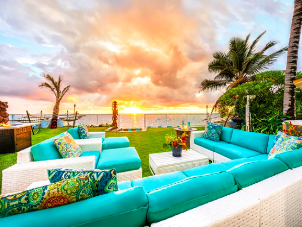 Oceanfront Luxury Retreat Between Hauula and Punaluu