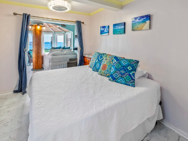 Oceanfront Luxury Retreat Between Hauula and Punaluu