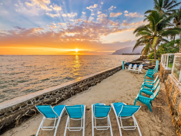Oceanfront Luxury Retreat Between Hauula and Punaluu
