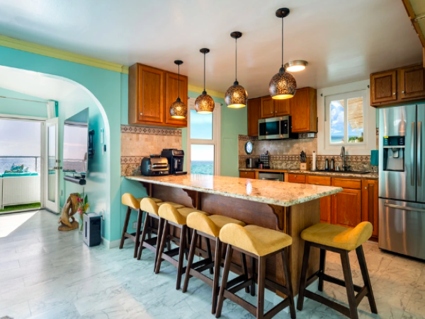 Oceanfront Luxury Retreat Between Hauula and Punaluu