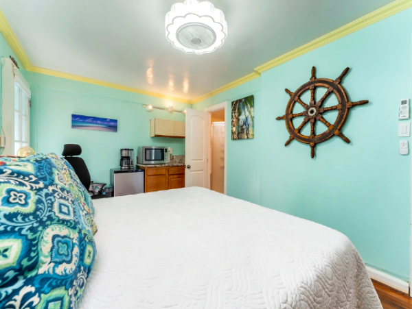 Oceanfront Luxury Retreat Between Hauula and Punaluu