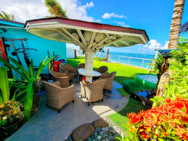 Oceanfront Luxury Retreat Between Hauula and Punaluu