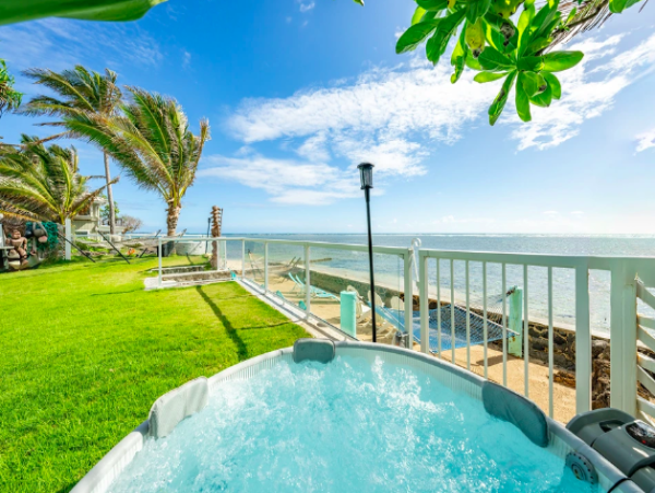 Oceanfront Luxury Retreat Between Hauula and Punaluu