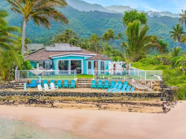Oceanfront Luxury Retreat Between Hauula and Punaluu
