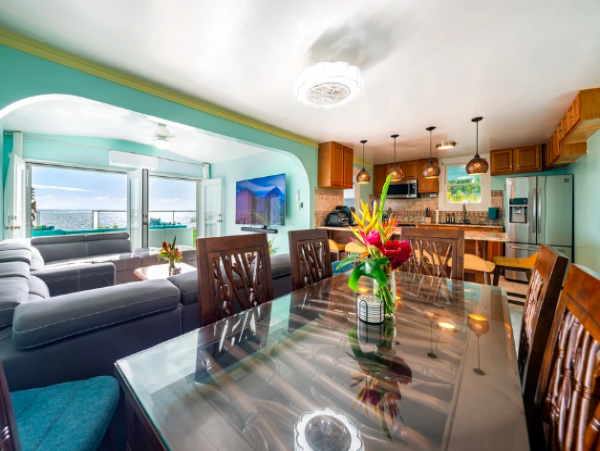 Oceanfront Luxury Retreat Between Hauula and Punaluu