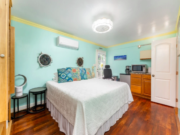 Oceanfront Luxury Retreat Between Hauula and Punaluu