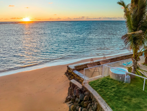 Oceanfront Luxury Retreat Between Hauula and Punaluu