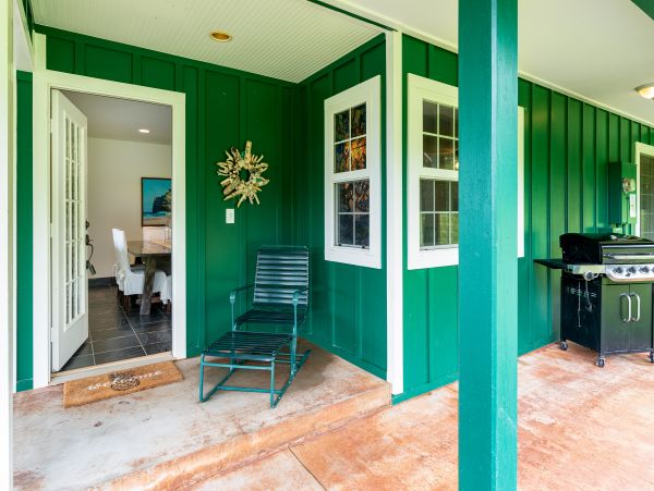 Charming North Shore Estate with Studio Apartment & Vintage Hawaiian Style