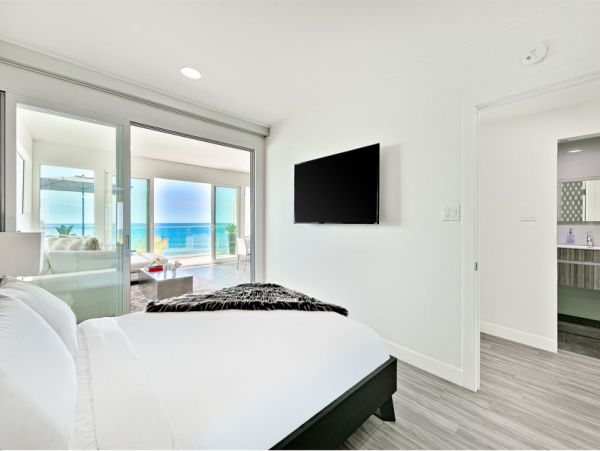 Ocean Views Luxury Vacation Condo in Malibu Two Bedrooms