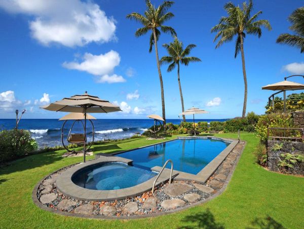 Stunning Oceanfront Villa with 6 Bedrooms & Infinity Pool in Koloa