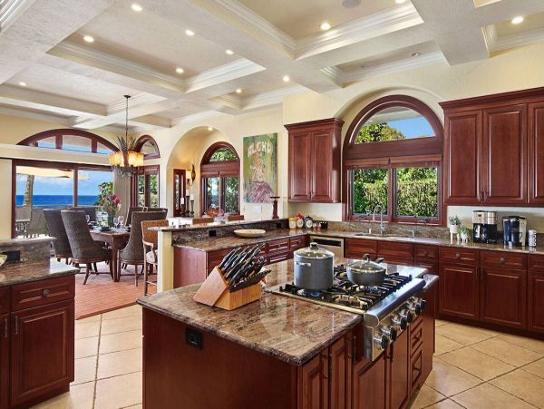 Stunning Oceanfront Villa with 6 Bedrooms & Infinity Pool in Koloa