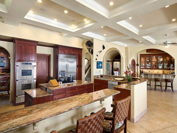 Stunning Oceanfront Villa with 6 Bedrooms & Infinity Pool in Koloa