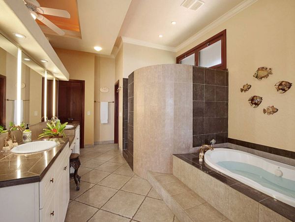 Stunning Oceanfront Villa with 6 Bedrooms & Infinity Pool in Koloa