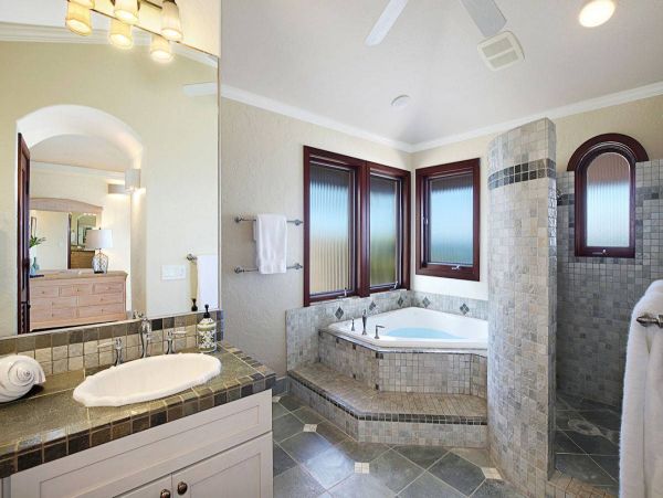 Stunning Oceanfront Villa with 6 Bedrooms & Infinity Pool in Koloa