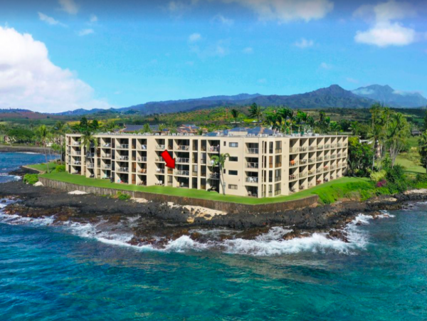 Oceanfront Vacation Rental with 2 Bedrooms in Koloa