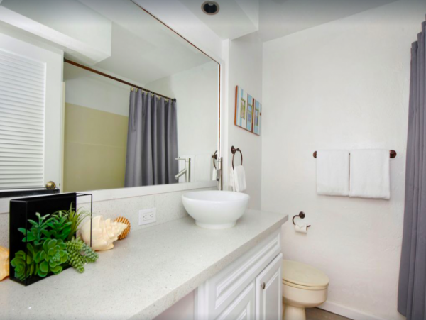 Oceanfront Vacation Rental with 2 Bedrooms in Koloa
