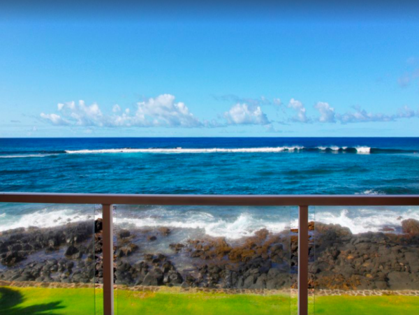 Oceanfront Vacation Rental with 2 Bedrooms in Koloa