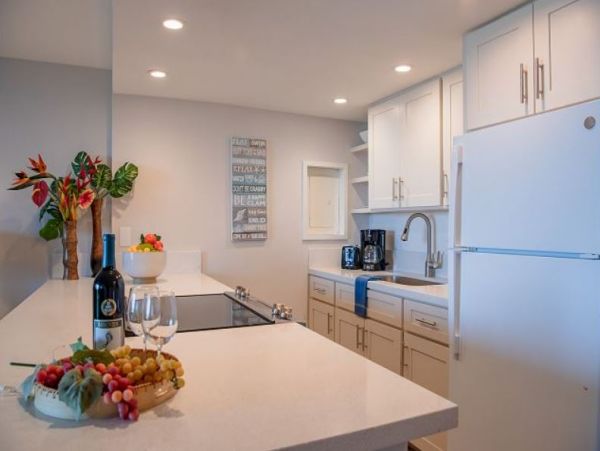 Oceanfront Vacation Condo in Kaanapali Sleeps 4 Guests