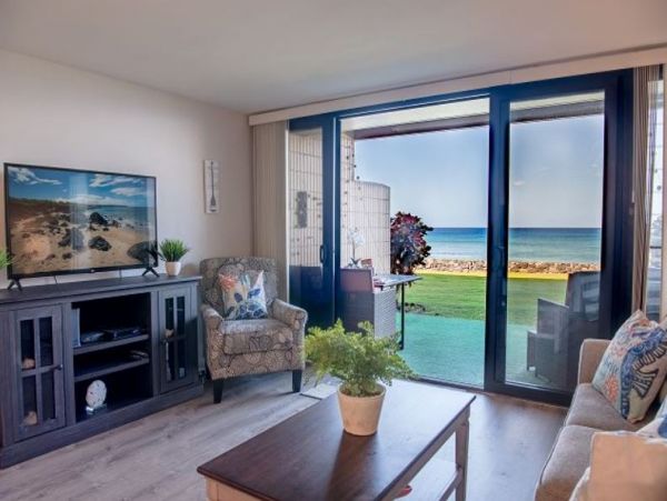 Oceanfront Vacation Condo in Kaanapali Sleeps 4 Guests